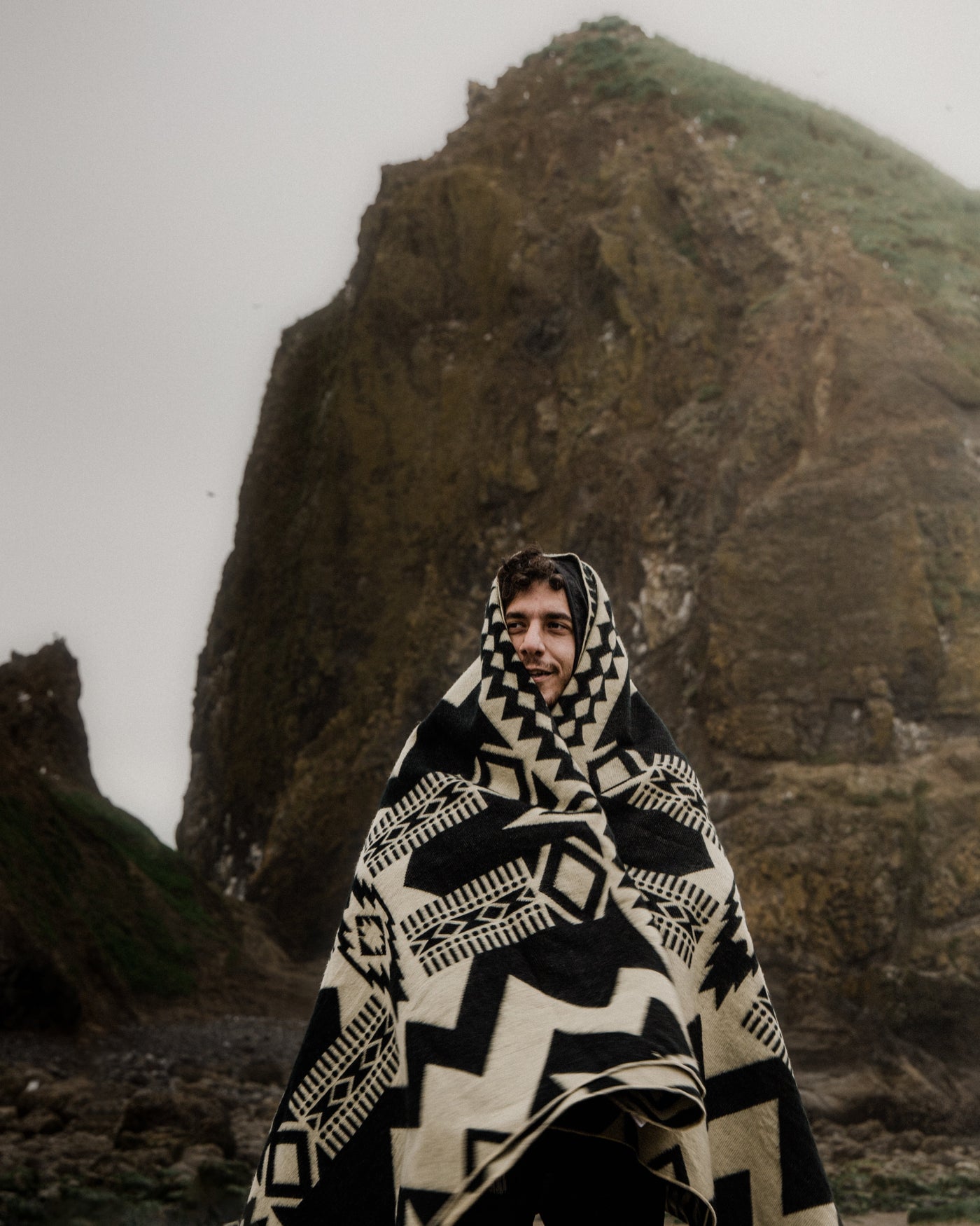 Awa Blanket | Natural / Black